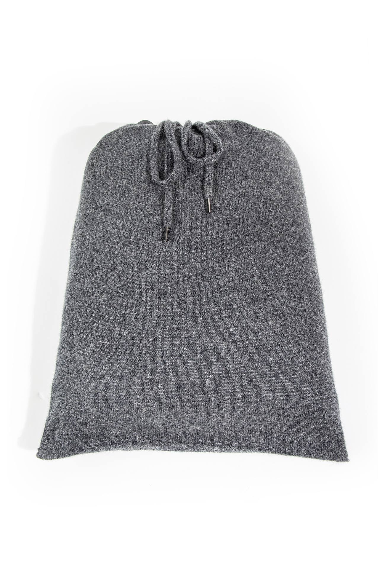 THE CASHMERE TRAVEL SET