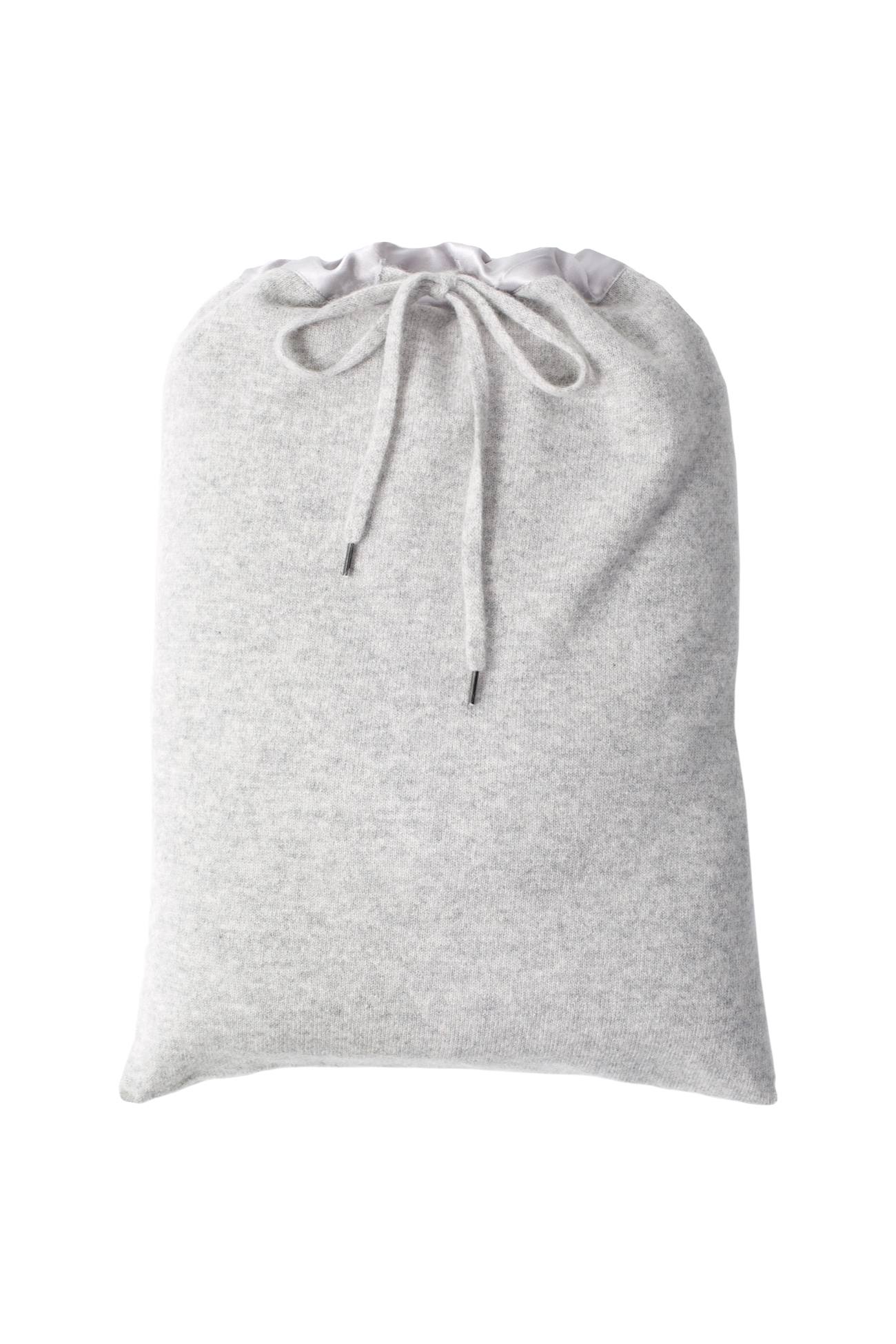 THE CASHMERE TRAVEL SET