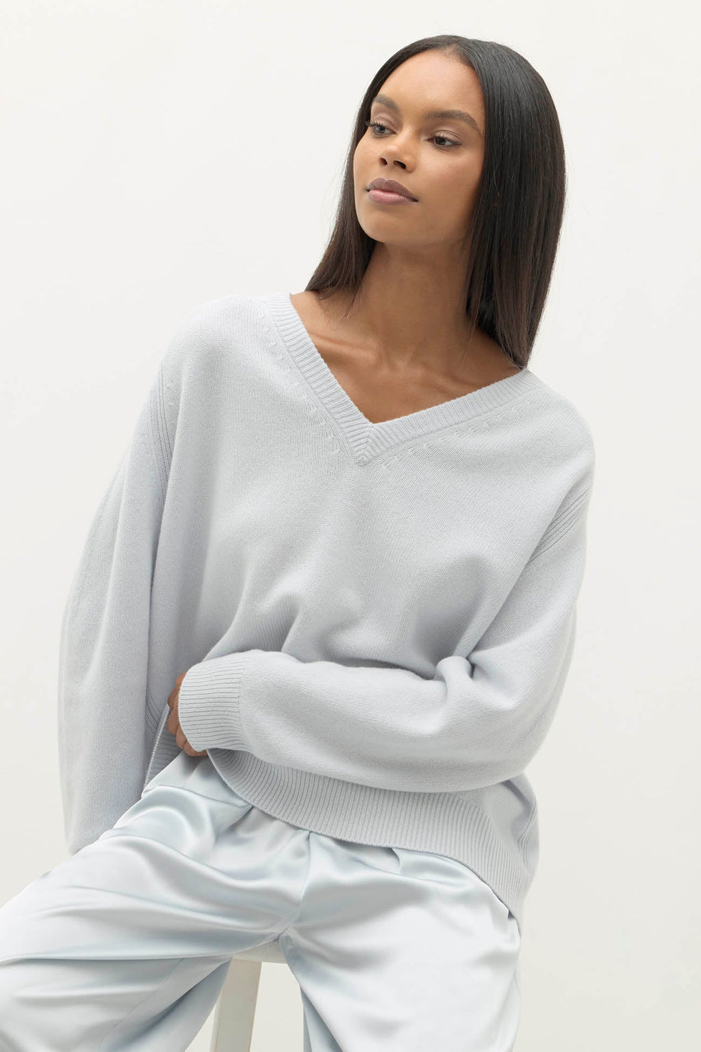 SYDNEY V-NECK CASHMERE SWEATER
