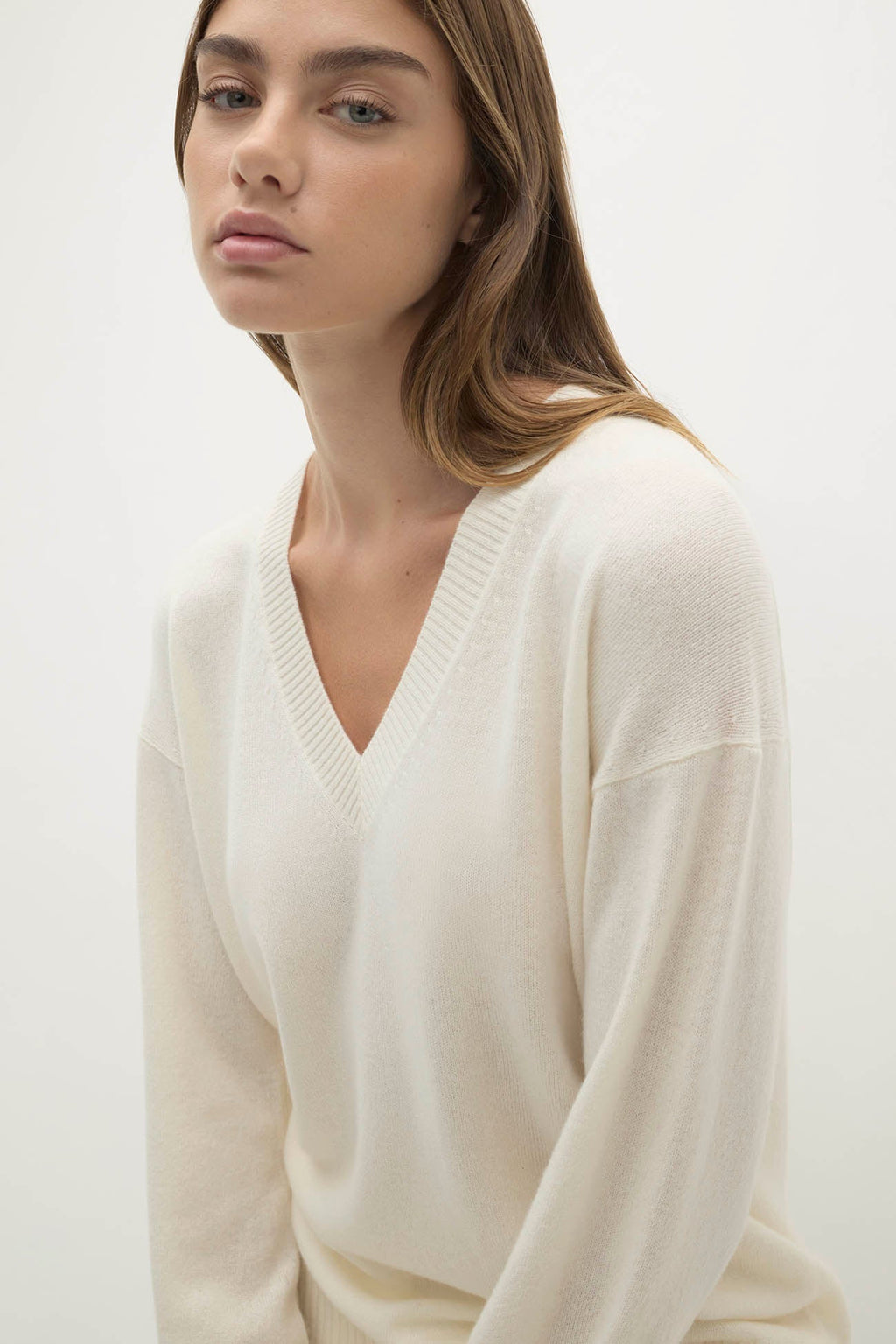 VIOLA V-NECK CASHMERE SWEATER