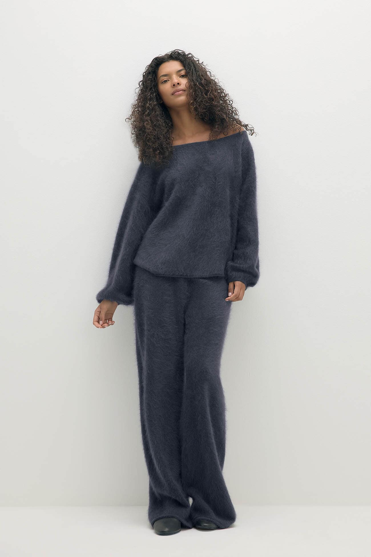 PENELOPE BRUSHED CASHMERE OFF THE SHOULDER SWEATER