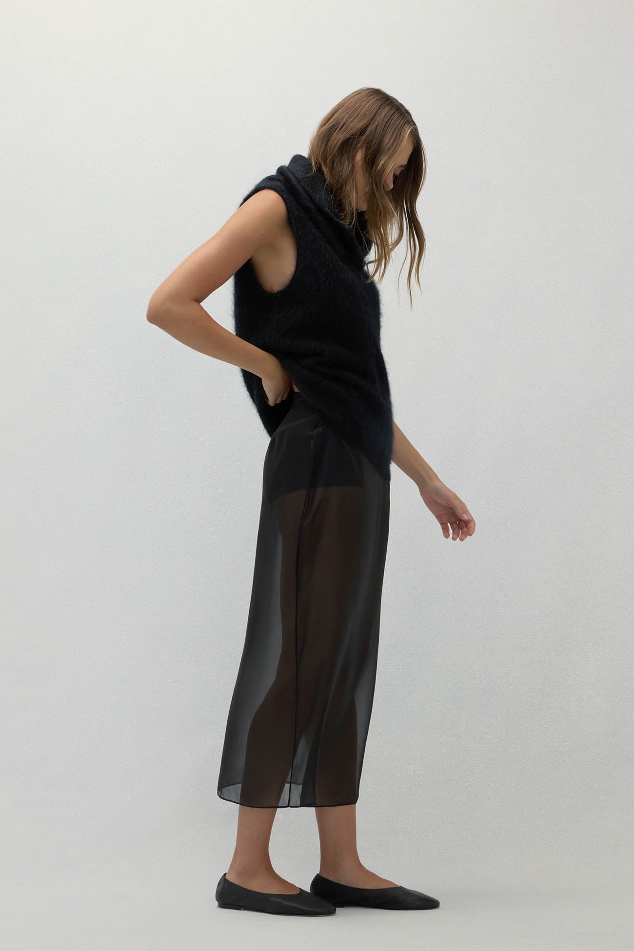 CHIARA SLEEVELESS TURTLENECK SWEATER