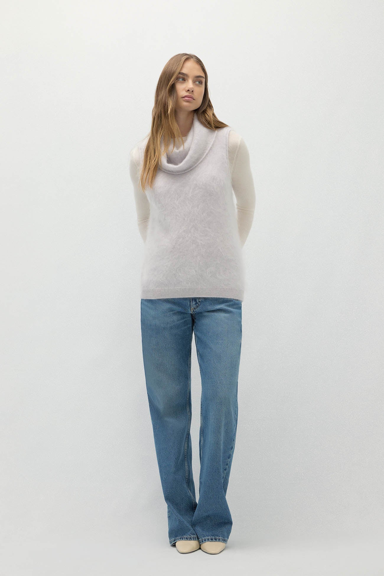 CHIARA SLEEVELESS TURTLENECK SWEATER