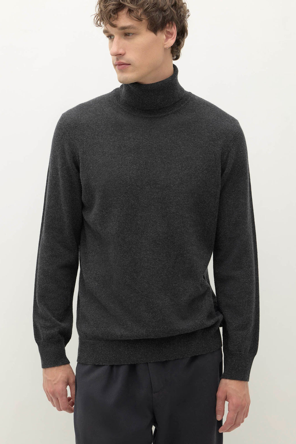NICHOLO CASHMERE TURTLENECK